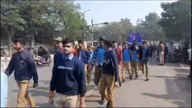 कोल: जिले भर के दर्जन भर विद्यालय के छात्र-छात्राओं ने शहर में निकाली मतदाता जागरूकता रैली, पुलिस बल रहा मौजूद