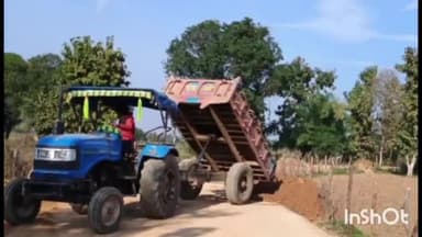 बाबई: सुआखेड़ी में सड़क निर्माण में ठेकेदार कृषि भूमि की डाल रहा मिट्टी, विभाग नहीं दे रहा ध्यान