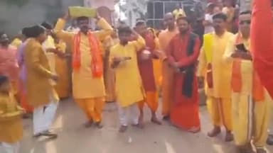 सिणधरी: श्रीराम जन्मभूमि से पहुँचे अक्षत कलश का होडू गांव में ग्रामीणों ने किया स्वागत, निकाली शोभायात्रा