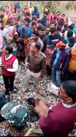 #पूर्णिया_जलालगढ़_में_निर्मम_हत्या आज दिनक 18/12/23 को जलालगढ़ के मिश्रीनगर सौतारी चौक आर्यन कुमार की निर्मम हत्या कर सव