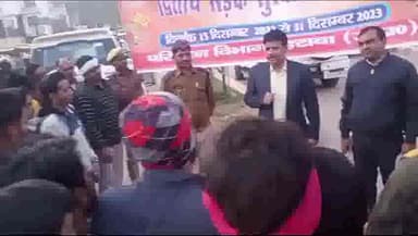 इटावा: रोडवेज बस स्टैंड पर द्वितीय सड़क सुरक्षा पखवाड़ा के तहत वाहन चालकों के नेत्र परीक्षण शिविर का आयोजन किया गया