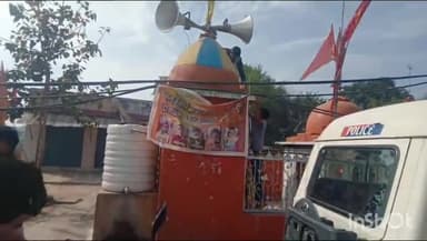 लिधौरा: बम्होरी खास में मुख्यमंत्री के आदेश का किया गया पालन मंदिर एवं मस्जिद से उतारे गए लाइट्स स्पीकर पुलिस द्वारा