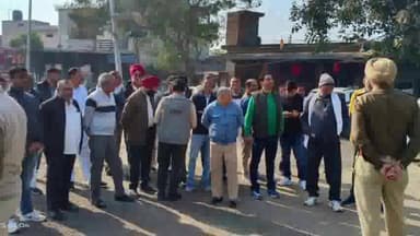 पंचकूला: मौली व मानक्या गांव के नजदीक पुलिस ने पंचकूला में प्रदर्शन करने जा रहे पैक्स कर्मचारियों को रोका