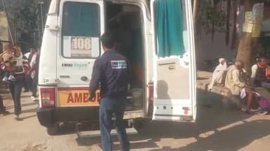 इकौना: नेशनल हाईवे 730 मोहनीपुर पेट्रोल पम्प के सामने दो बाईकों में हुई टक्कर तीन लोग घायल एक जिला अस्पताल रेफर