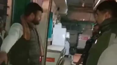 इकौना: वीरपुर चौराहे के पास दो बाइकों के बीच हुई टक्कर, एक शख्स की हुई मौत