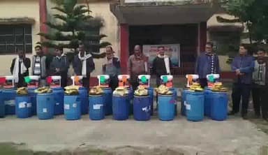 जलालगढ़: जलालगढ़ कृषि विज्ञान केन्द्र में किसानों  के बीच वितरित किया गया प्राकृतिक खेती को बढ़ावा देने के लिए उपस्कर।