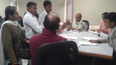 दमोह: कलेक्ट्रेट सभागार में कलेक्टर की अध्यक्षता में जनसुनवाई का हुआ आयोजन, कलेक्टर ने सुनी लोगों की समस्याएं
