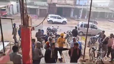 मड़िहान: राजगढ़ में चोरों ने मिठाई की दुकान को बनाया निशाना, दुकान का ताला तोड़कर की चोरी