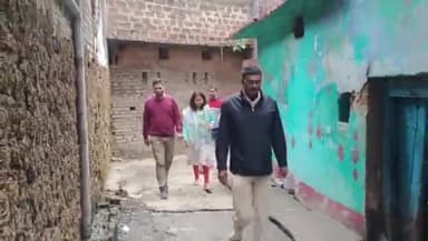 करपी: दक्षिण विहार ग्रामीण बैंक किंजर के द्वारा मठिया गांव में चलाई गई भ्रमण नोटिस वितरण कार्यक्रम