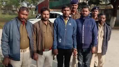 जलालगढ़: जलालगढ़ के सौतारी चौक में गला रेत कर हत्या मामले में दो मुख्य अभियुक्त की हुई गिरफ्तारी।