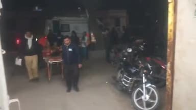 इकौना: बेलहा राघव के पास अज्ञात वाहन की टक्कर से तीन लोग हुए घायल, दो घायलों को जिला अस्पताल किया गया रेफर