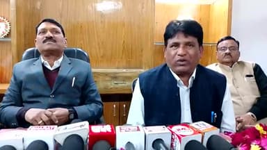 प्रेस वार्ता करते हुए सर्वजन सुखाय पार्टी के नवनियुक्त प्रदेश अध्यक्ष जसकरण कठेरिया