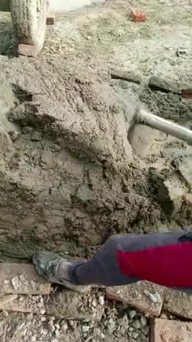 मुडिलाडीहमेंबनेमाडलस्कूलपरबनरहीबाउंड्री गुड़वत्ताविहीनजेईऔरठिकेदारमनमानीरवैया से कामकरवारहे। 40/केकमीशनकाहवालदेतेहुए