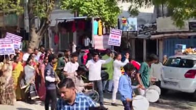 हिंगणघाट: शहरात मेडिकल कॉलेज मंजूर झाल्याने मेडिकल कॉलेज संघर्ष समितीसह विविध संघटनांनी आंबेडकर चौकातून रॅली काढत साजरा केला आनंद