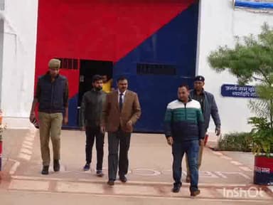 उरई: उरई के जिला कारागार का अपर जिला जज ने किया निरीक्षण, बंदियों की स्वास्थ्य व अन्य व्यवस्थाओं का लिया जायजा