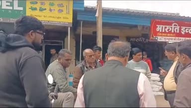 सीतामऊ: सीतामऊ नगर परिषद सीएमओ एवं टीम ई ऑक्शन में बकाए के दूकानदारों को दिए नोटिस किराए जमा करने के दिए निर्देश