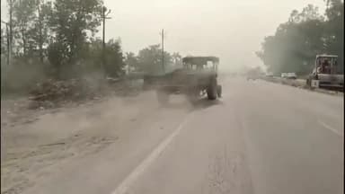 धनौरा: गजरौला में एएसपी फैक्ट्री के सामने चल रहा मिट्टी व बालू खनन का कारोबार, वीडियो हुआ वायरल