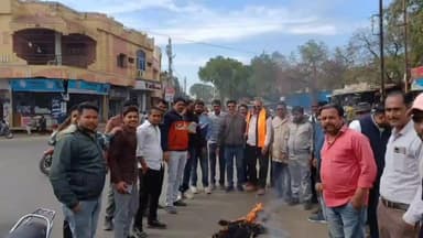 सीतामऊ: सीतामऊ नगर के महाराणा प्रताप चौराहा पर राहुल गांधी का फुक पुतला