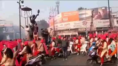 धनबाद/केंदुआडीह: श्री श्याम ध्वजा पदयात्रा समिति हीरापुर के तत्वाधान में निकाली गई शहर में एक विशाल शोभायात्रा