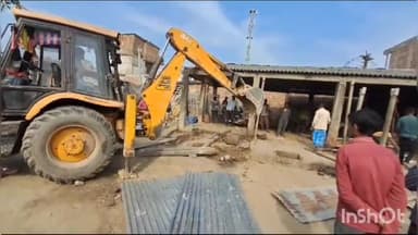 मधवापुर: अतिक्रमण खाली करवाने के लिए सहारघाट की सब्जी मंडी में चला बुलडोजर