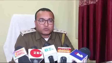 अंबिकापुर: खरसिया रोड पर आबकारी टीम ने मुखबिर की सूचना पर 165 पेटी के साथ शराब माफिया को किया गिरफ्तार: आबकारी अधिकारी