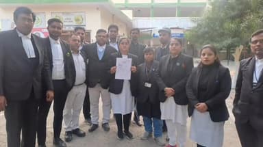 मुरादाबाद: थाना सिविल लाइन पहुंचकर अधिवक्ताओं ने साथी अधिवक्ता के हमलावरों की गिरफ्तारी को लेकर उठाई मांग