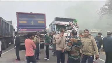 घाटमपुर: जहांगीराबाद गांव स्थित पावर हाउस के पास दो डंपरों की आमने-सामने हुई भिड़त,एक डंपर चालक हुआ गंभीर रूप से घायल,रेफर