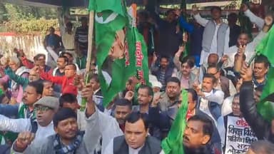 मुशहरी: समाहरणालय परिसर में मुजफ्फरपुर इंडिया गठबंधन के संयुक्त तत्वावधान में सांसदों के निलंबन के विरोध में दिया जा रहा धरना