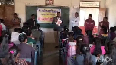 भगवानपुरा: शासकीय महाविद्यालय भगवानपुर में स्कूल एवं कॉलेज चलो अभियान के तहत बच्चों को दी गई जानकारी