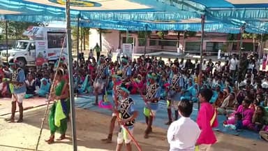 जुन्नारदेव  केवलारी ग्राम पंचायत मोरकुंड शासकीय प्राथमिक शाला स्कूल के बच्चों द्वारा नृत्य विकसित भारत संकल्प यात्रा