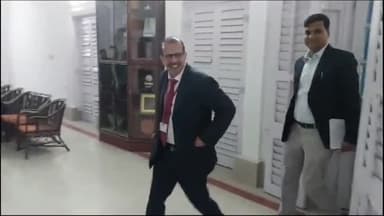 मुशहरी: शिक्षा विभाग के अपर मुख्य सचिव केके पाठक देर रात पहुंचे शहर, सर्किट हाउस में डीडीसी और डीईओ के साथ की बैठक