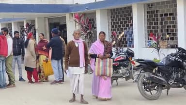 कटिहार: नवाबगंज में दबंग नहीं बनाने दे रहे है मकान, पति-पत्नी न्याय की गुहार लगाने पहुंचे एसपी के पास