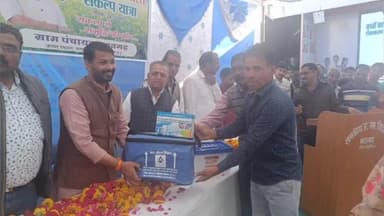 दलौदा: ग्राम पंचायत भावगढ़ में विकसित भारत संकल्प यात्रा के दौरान पानी की जांच करने के लिए फील्ड टेस्टिंग किट वितरित की गयी