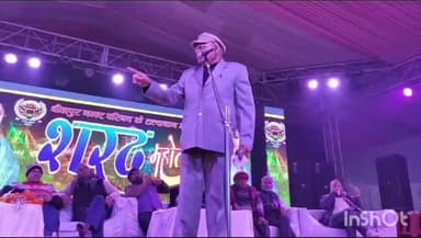 मनिया: मेला ग्राउंड में शरद मेला रंगमंच पर कवि सम्मेलन हुआ आयोजित