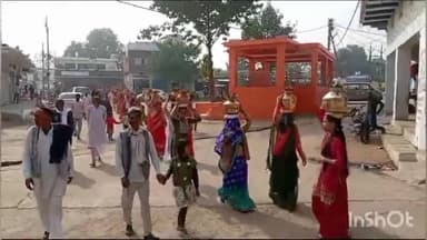 पन्ना: बृजपुर के गजना धरमपुर मे 9 वां श्री रुद्र महायज्ञ 5 लाख 11 हजार पार्थिव शिवलिंग निर्माण का आयोजन निकाली गई कलश यात्रा।