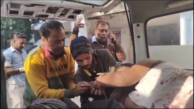 झाझा: दुद्धिजोर पुल के पास ट्रेन से गिरकर एक व्यक्ति हुआ घायल, रेफरल अस्पताल झाझा से जमुई किया रेफर