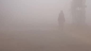 अनूपगढ़: अनूपगढ़ क्षेत्र में घना कोहरा होने के कारण विजिबिलिटी कम होने से वाहन चालक परेशान,फसलों को होगा फायदा