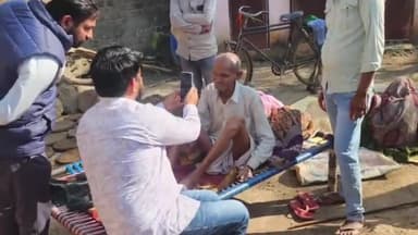 बड़ौद: पटवारी व राजस्व निरीक्षक द्वारा पीएम किसान योजना के पात्रता हितग्राहियों की ई केवाईसी की रामनगर में।