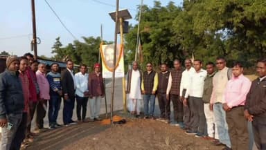 बगोदर: जीटी रोड गोपालडीह मोड मे कुविमो ने शहीद निर्मल महतो के मनाई जयंती