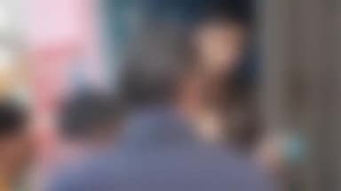 बिलारी: बिलारी कस्बे के पुलिस चौकी के अंदर घुसकर एक भीख मांगने वाली महिला ने फाड़े कपड़े