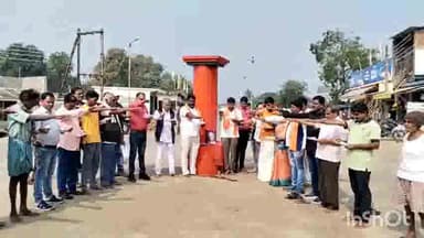 कोन्टा: सुशासन दिवस के मौके पर कोण्टा के चौक में जनप्रतिनिधियों व नगरवासियों ने ली सुशासन की शपथ