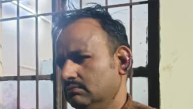 एत्मादपुर: नगर एत्मादपुर के नेशनल हाईवे स्थित पुलिया के समीप हनुमान सेना के प्रदेश उपाध्यक्ष के साथ कुछ लोगों ने की मारपीट।