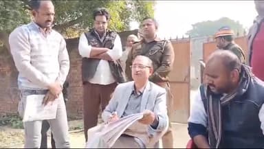 सुल्तानपुर: मुख्य राजस्व अधिकारी शैलेंद्र मिश्रा पहुँचे ग्राम बंधुआ कलां,योजनाओं का किया निरीक्षण,अतिक्रमण हटाने के दिये निर्देश