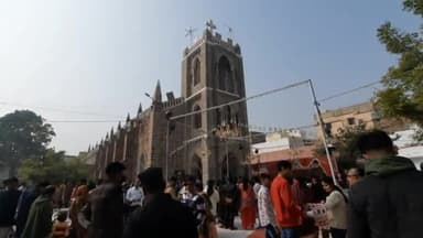 लाडपुरा: शहर के 130 साल पुराने सीएनआई चर्च में हुई क्रिसमस डे पर प्रार्थना सभा, ईसाई समुदाय ने दी एक-दूसरे को शुभकामनाएं