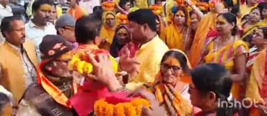 कटिहार: अयोध्या में राम मंदिर के प्राण प्रतिष्ठा को लेकर कटिहार शहर में पूजित अक्षत कलश के साथ निकाली गई शोभायात्रा