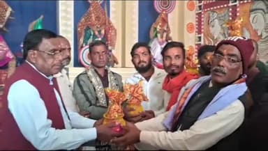 बगोदर: बगोदर दुर्गा शक्ति मंदिर मे अयोध्या से आये पूजित कलश को पंचायतो के लिए किया गया वितरित