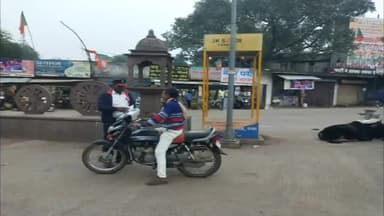 पन्ना: जिले मे यातायात थाना पुलिस ने चलाया वाहन चेंकिंग अभियान 30 लोगो पर की चलानी कार्यवाही ₹10500 समन शुल्क किया वसूल।