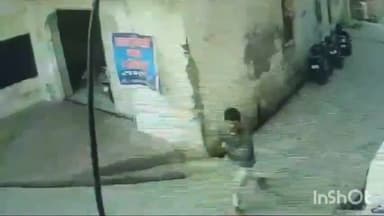 लाडपुरा: रामपुरा बाजार में साड़ी के गोदाम से व्यापारी के 2 मोबाइल चोरी सीसीटीवी आया सामने पुलिस में शिकायत