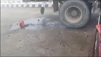 झांसी: बरुआसागर थाना क्षेत्र के रूपा धमना के पास ट्रैक्टर-ट्रॉली व ट्रक के बीच हुई टक्कर, ट्रैक्टर-ट्रॉली के ड्राइवर की हुई मौत