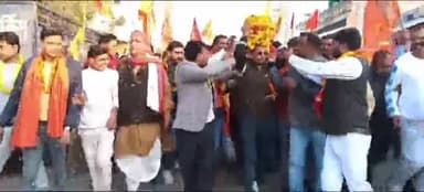 सवायजपुर: हरपालपुर पहुंचे अक्षत कलश का हुआ भव्य स्वागत, निकाली गई अक्षत कलश यात्रा